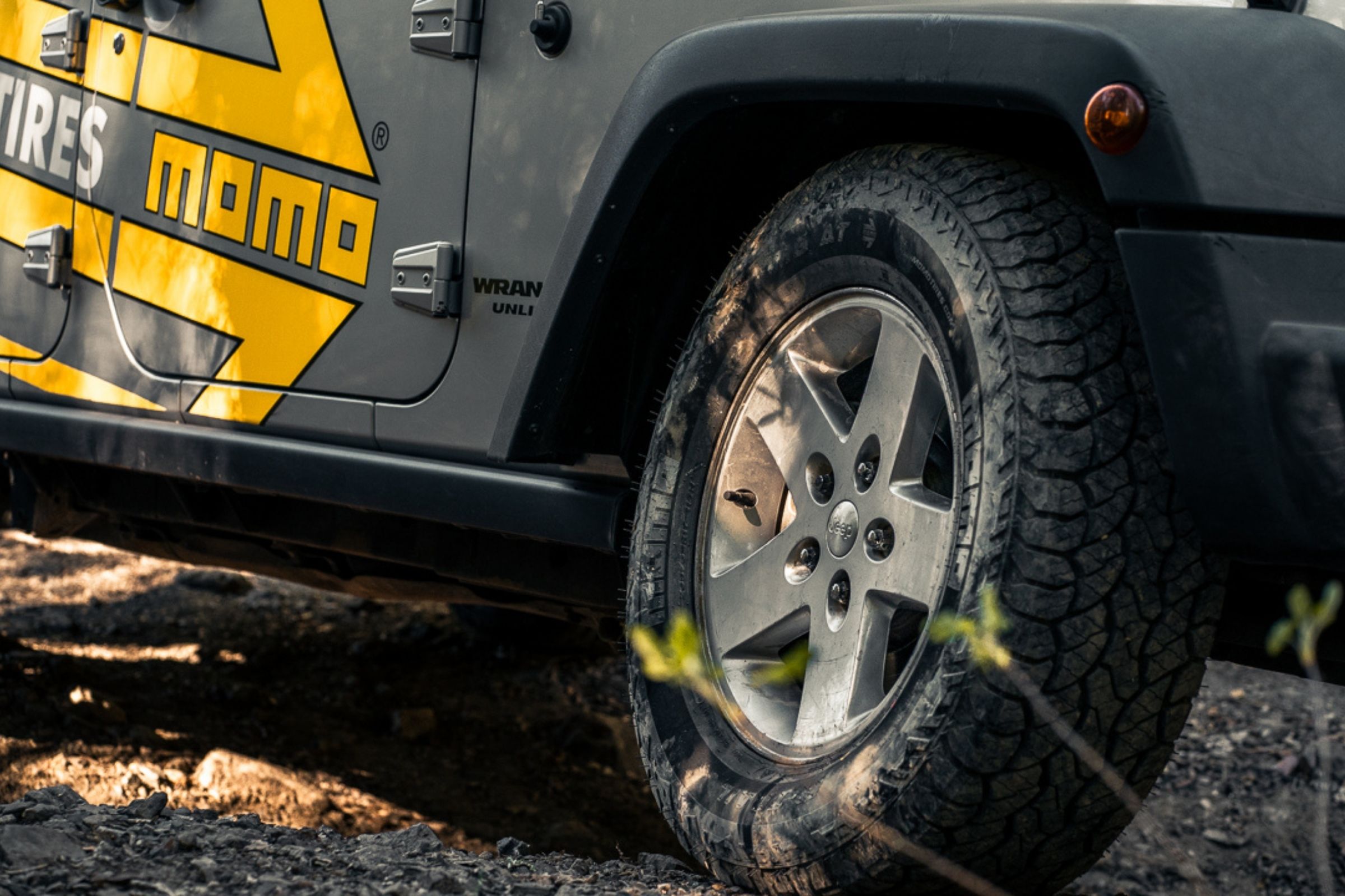 Presentato il nuovo corto MOMO Tires dedicato all’M8 AT